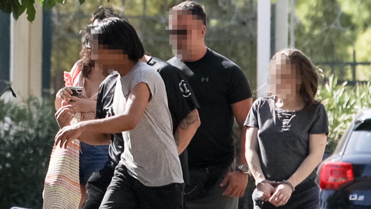 Στα δικαστήρια της πρώην Σχολής Ευελπίδων ο 43χρονος, η 38χρονη Γερμανίδα και ο 26χρονος Αφγανός που έχουν συλληφθεί για τη υπόθεση της Κυψέλης