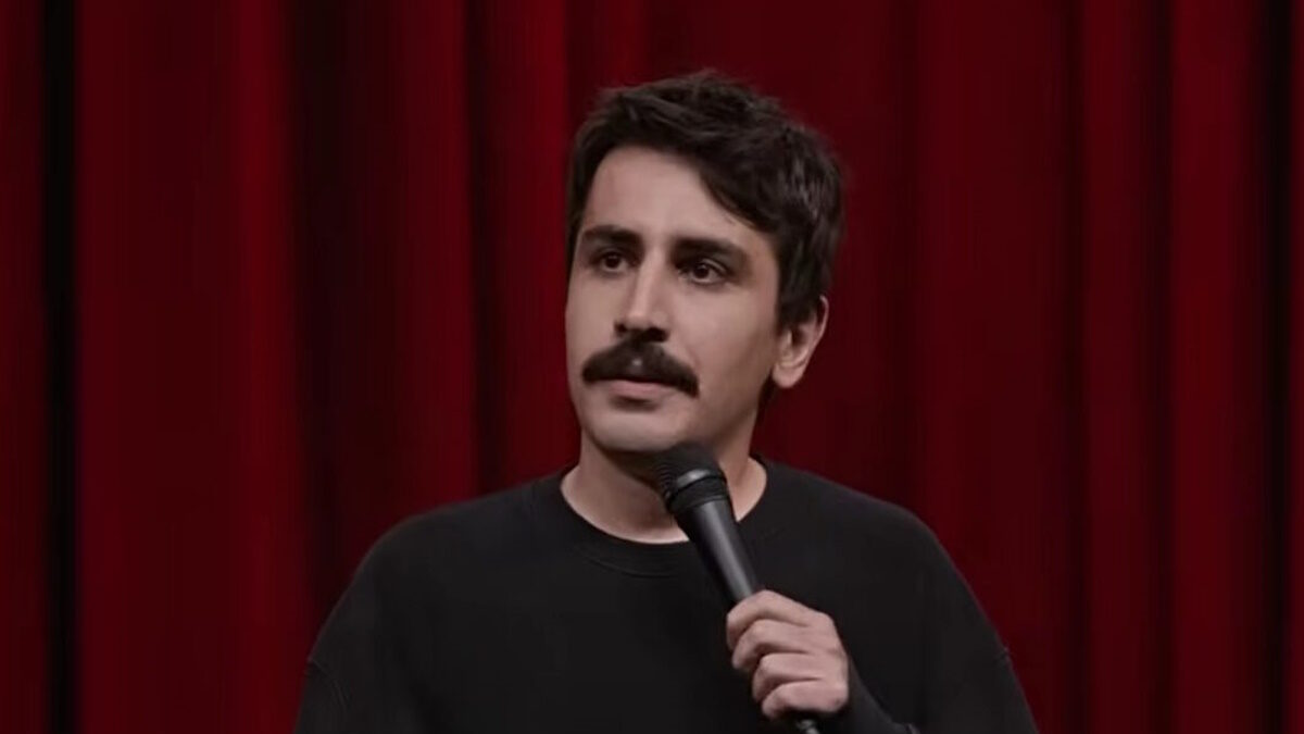 Ο κωμικός Ντενίζ Γκιοκτάς