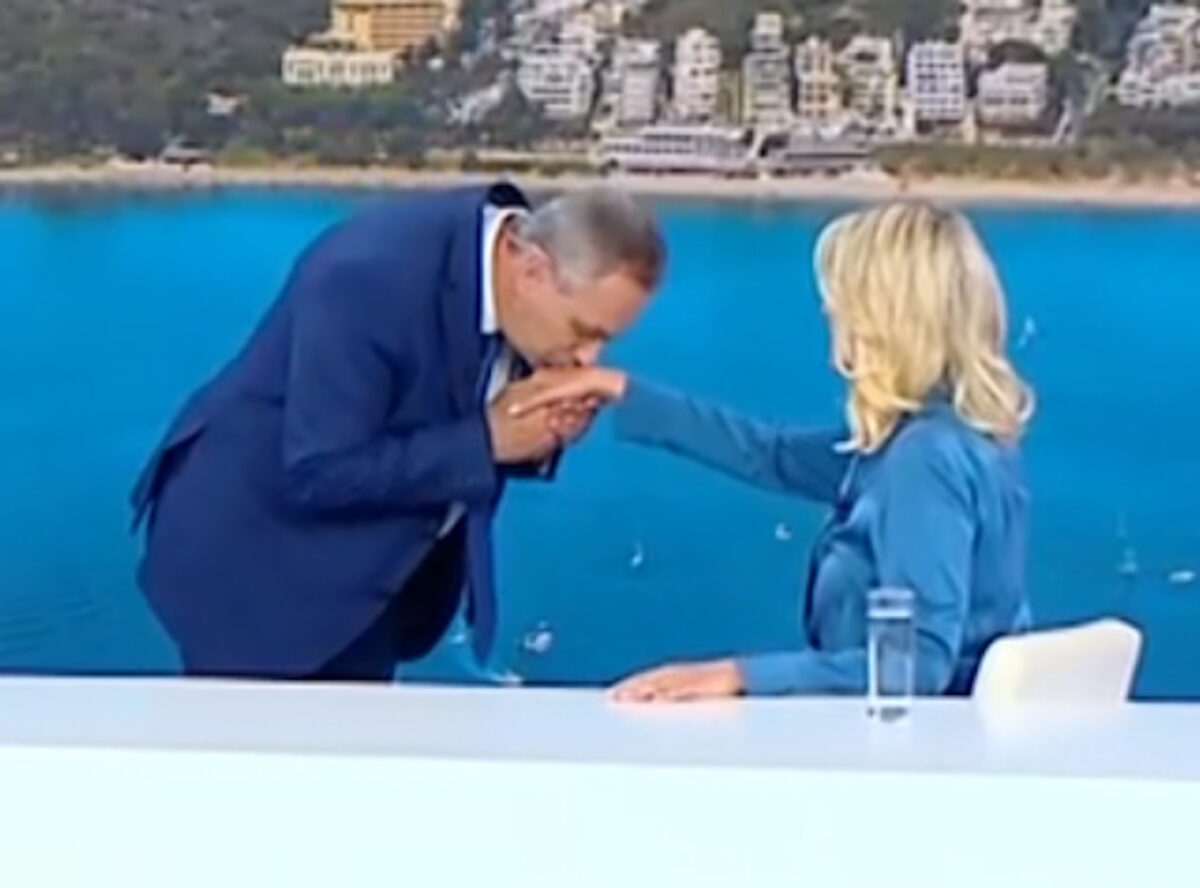 Σία Κοσιώνη: Ο Βασίλης Χιώτης την υποδέχθηκε με χειροφίλημα στο «Καλημέρα Ελλάδα» – «Καλά, θα τρελαθώ» είπε η παρουσιάστρια