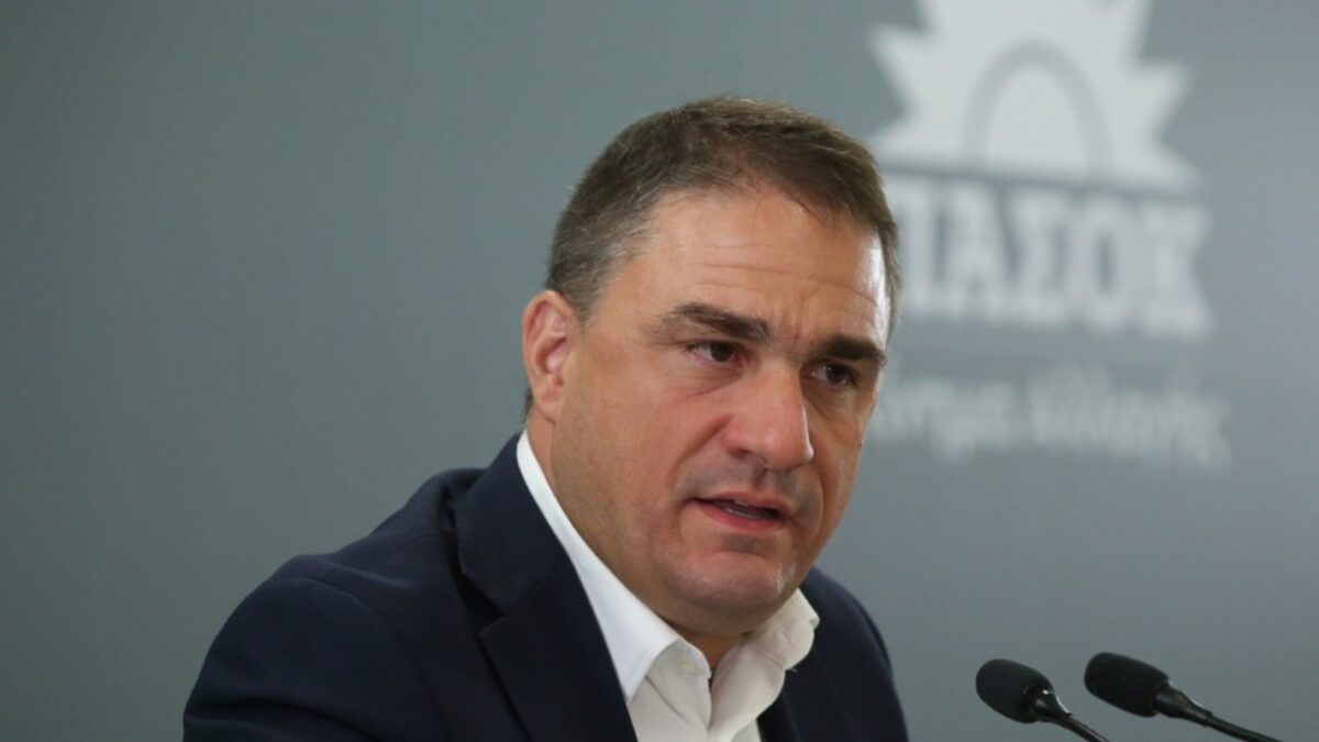 Ο Κώστας Τσουκαλάς, Εκπρόσωπος Τύπου ΠΑΣΟΚ-Κίνημα Αλλαγής μιλάει στην παρουσίαση του προγράμματος για το ιδιωτικό χρέος σε ειδική εκδήλωση με θέμα: «Ιδιωτικό χρέος: Αλλάζουμε τους κανόνες – Η δίκαιη λύση από το ΠΑΣΟΚ», Αθήνα Πέμπτη 27 Αυγούστου 2026. ΑΠΕ-ΜΠΕ/ΑΠΕ-ΜΠΕ/ΟΡΕΣΤΗΣ ΠΑΝΑΓΙΩΤΟΥ