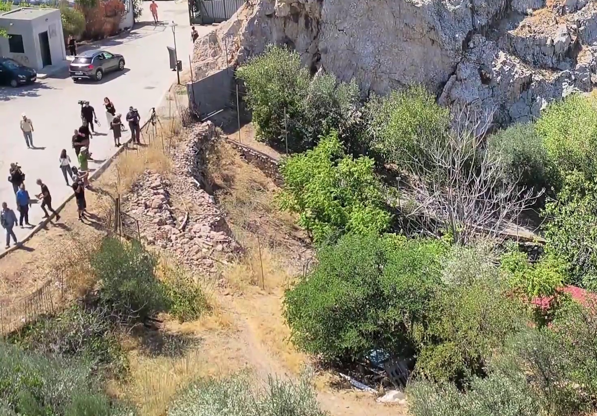 Κυψέλη: «Είδα μια σακούλα σκουπιδιών, κάτι προεξείχε που έμοιαζε με λείψανο» λέει ο προπονητής που βρήκε τα ανθρώπινα οστά