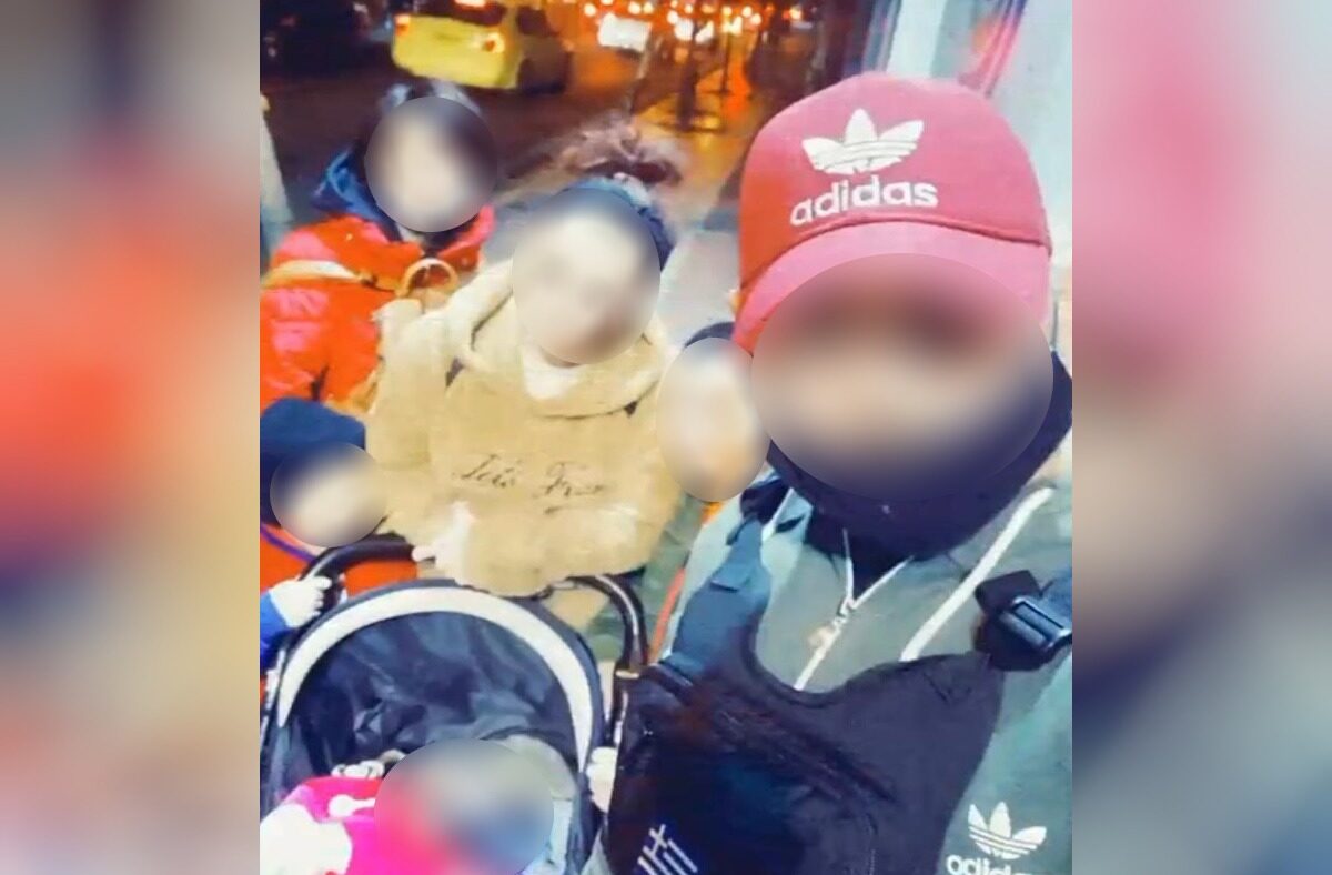 O 43χρονος μαζί με τη σύζυγό του και όλη την οικογένειά του