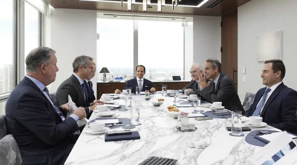 Στιγμιότυπο από τη συνάντηση του Έλληνα πρωθυπουργού με διευθυντικά στελέχη της Morgan Stanley στη Νέα Υόρκη
