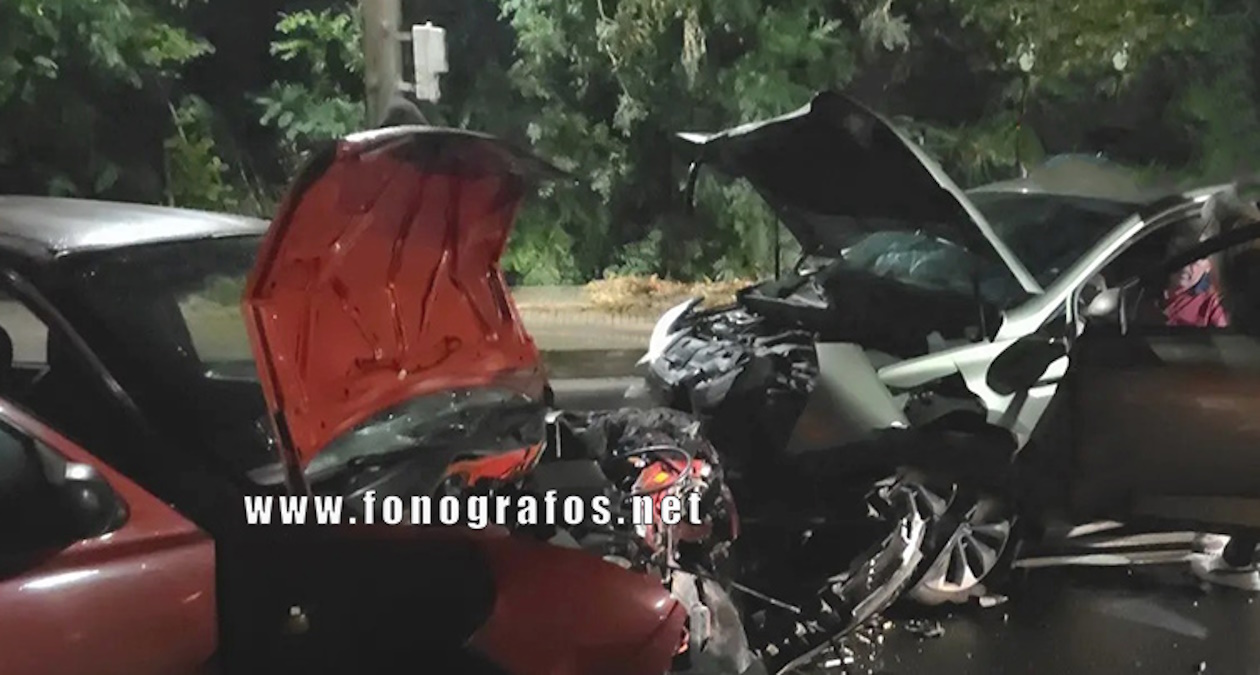 Τέσσερις τραυματίες, ανάμεσά τους και ένα παιδί σε μετωπική δύο αυτοκινήτων στη Λαμία - Βίντεο και φωτογραφίες