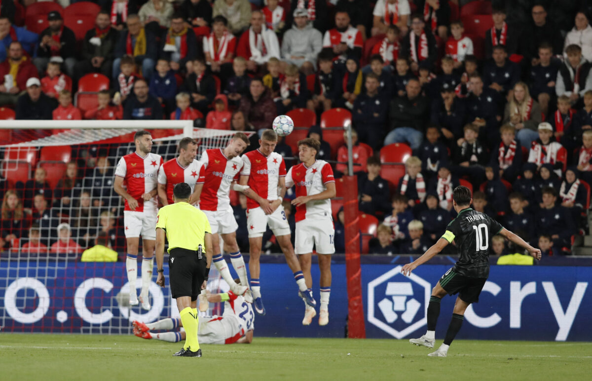 Champions League: Νίκες για Λανς, Μάντσεστερ Γιουνάιτεντ, Μπάγερν Μονάχου και Κόμο, μετά τις ισοπαλίες στα Φενέρμπαχτσε - Ρόμα και Αϊντχόφεν - Σαχτάρ