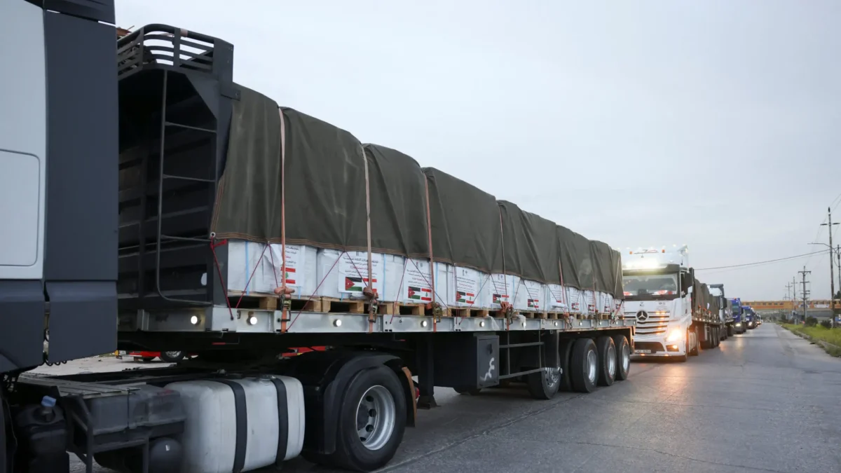 A convoy of Jordanian aid trucks heads from Amman to Beirut, Lebanon, carrying humanitarian aid, at the Jaber border crossing, Jordan, April 16, 2026. REUTERS/Alaa Al Sukhni