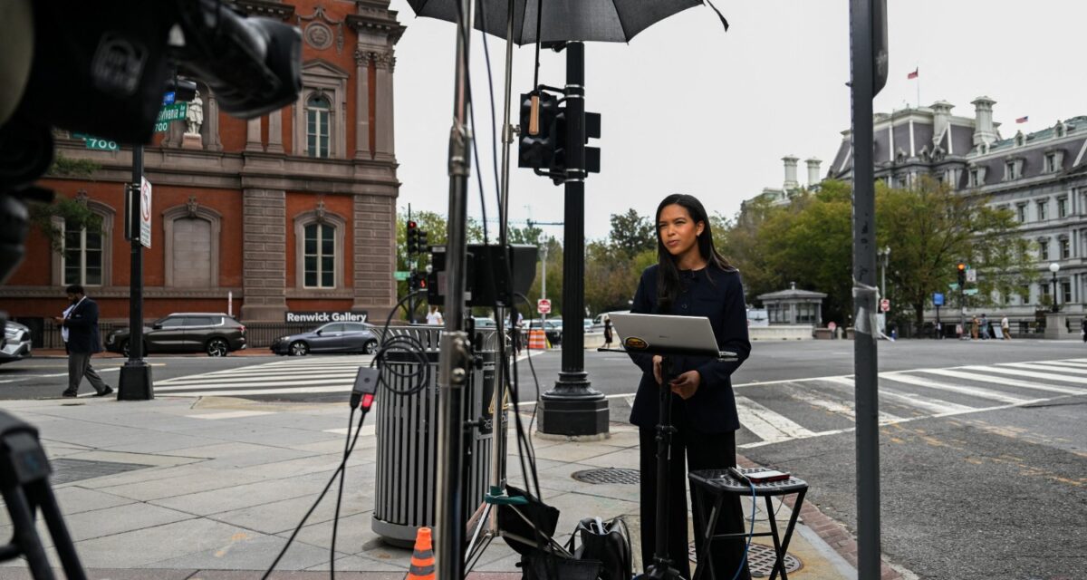 ΗΠΑ: CNN, MS NOW και Politico προσφεύγουν με επείγουσα αγωγή στη δικαιοσύνη μετά την απαγόρευση της εισόδου δημοσιογράφων στον Λευκό Οίκο