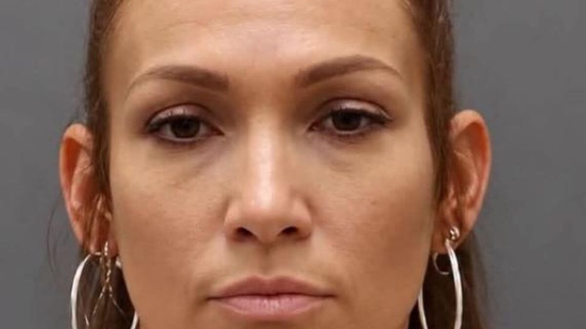 Η Σαϊρίνα Αν Κουάστ είναι ίδια η Τζένιφερ Λόπεζ