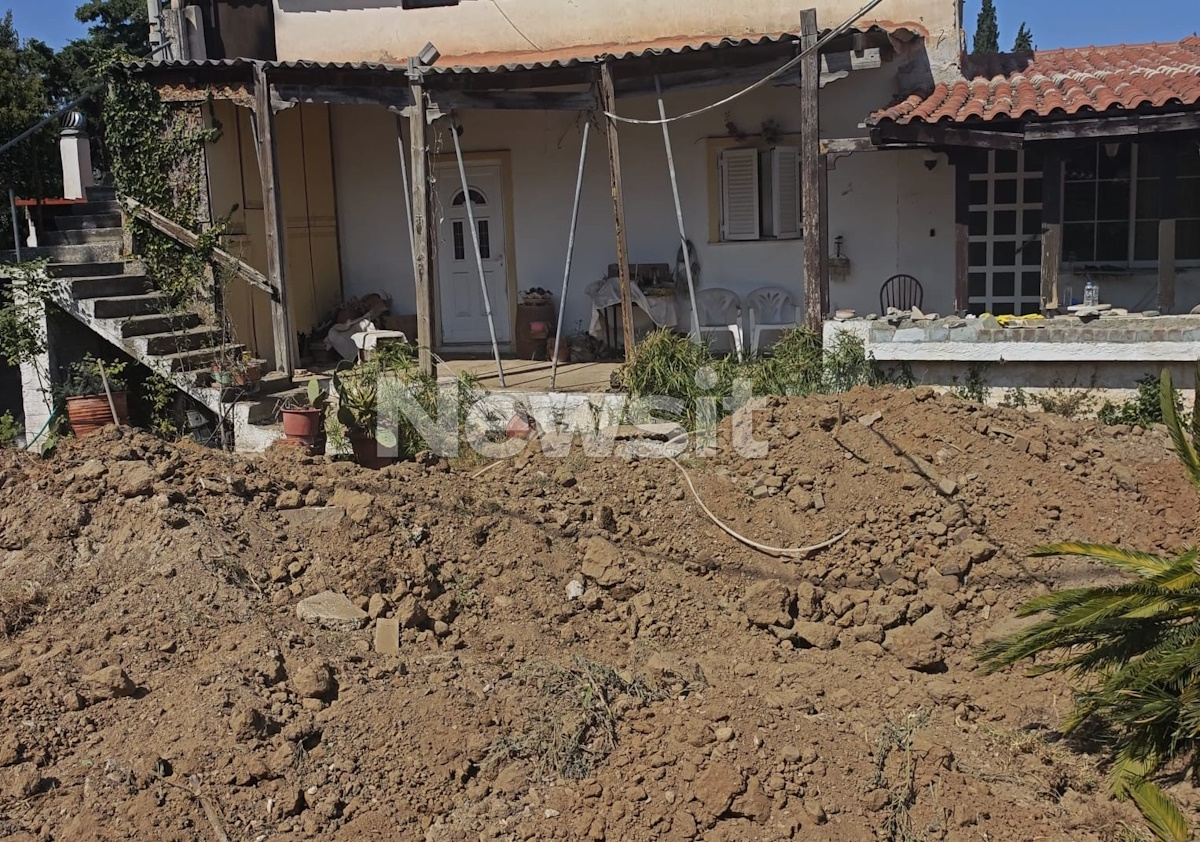 Η αυλή της ηλικιωμένης στον Μαραθώνα