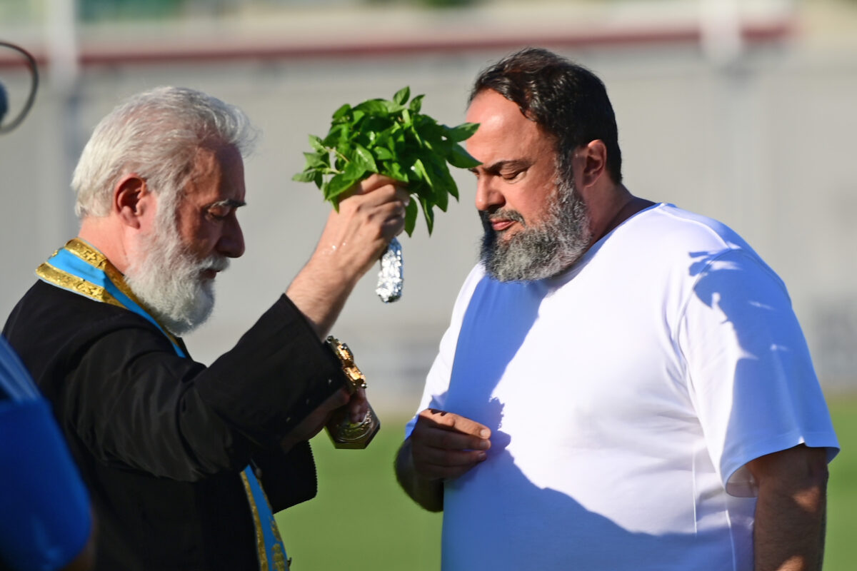 ΑΓΙΑΣΜΟΣ ΤΗΣ ΟΜΑΔΑΣ ΠΟΔΟΣΦΑΙΡΟΥ ΤΟΥ ΟΛΥΜΠΙΑΚΟΥ ΓΙΑ ΤΗ ΣΕΖΟΝ 2026-2027.(ΓΙΩΡΓΟΣ ΜΑΤΘΑΙΟΣ