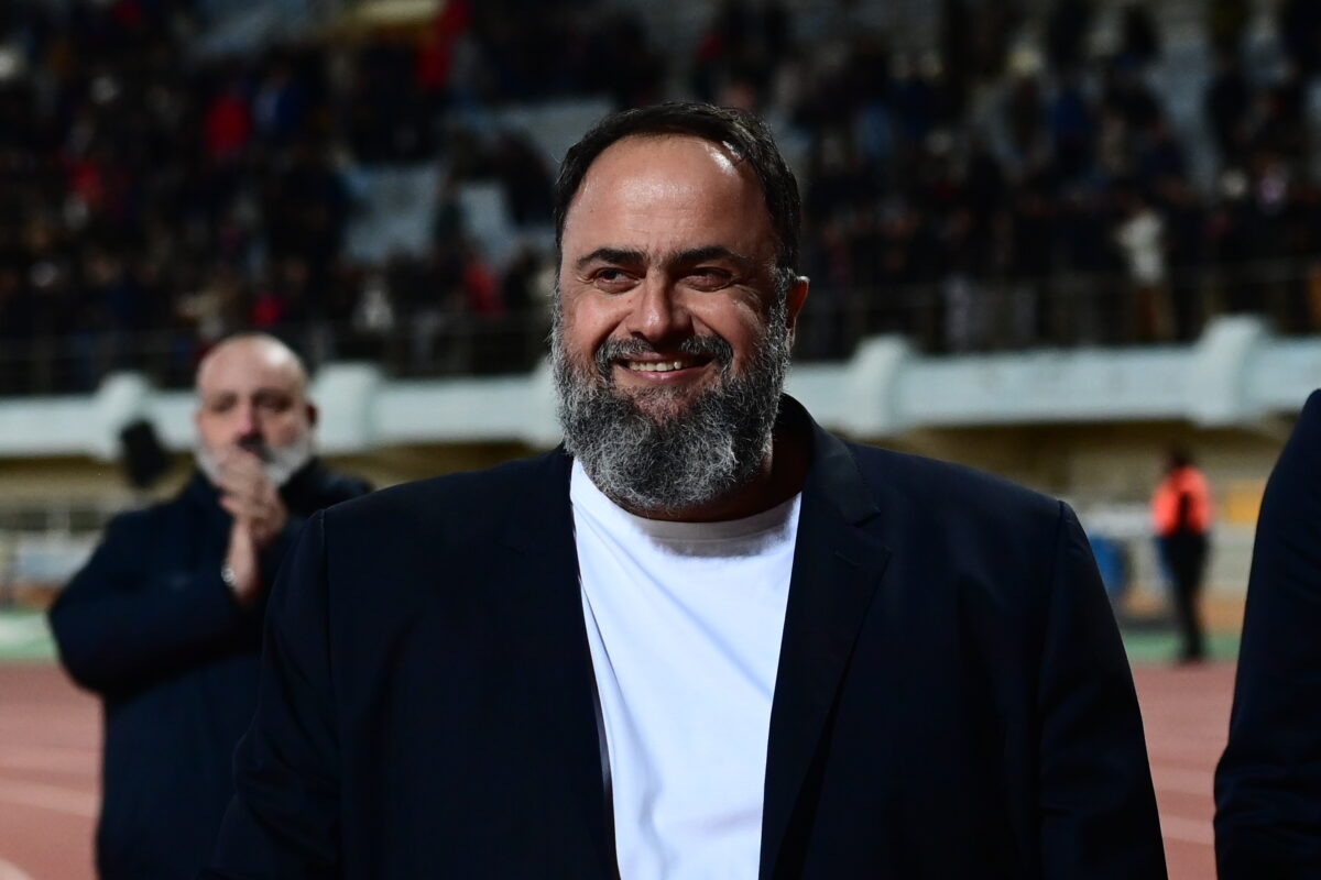 Η κόντρα των Βαγγέλη Μαρινάκη και Ιβάν Σαββίδη για τα τηλεοπτικά και το πουρμπουάρ των 100.000 ευρώ στη σερβιτόρα