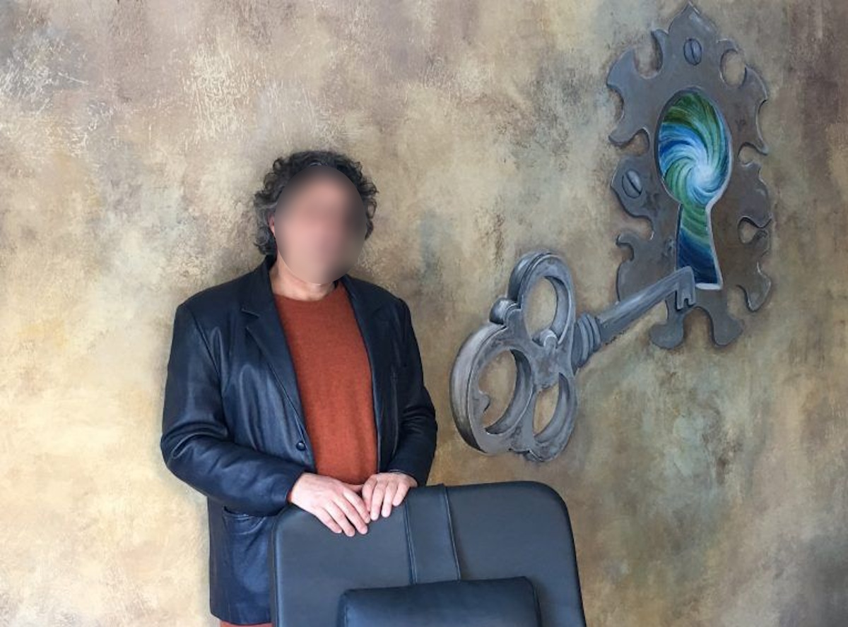 Γιώργος Μαζωνάκης: «Δεν μου την έστειλε για βοήθεια» λέει ο ψυχολόγος – υπνοθεραπευτής για τη φωτογραφία που έλαβε από την γιατρό