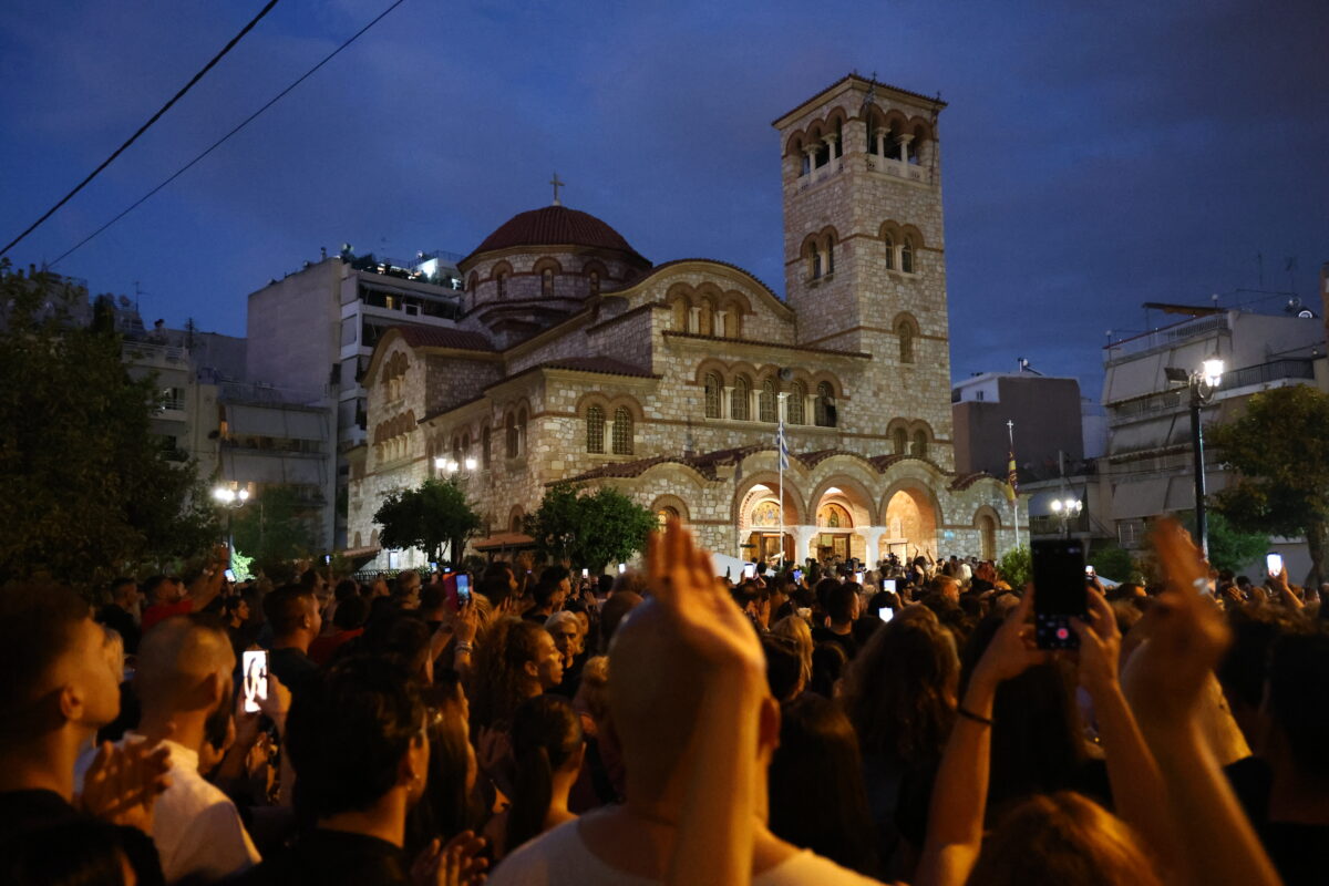 ΛΑΙΚΗ ΑΓΡΥΠΝΙΑ ΓΙΑ ΤΗ ΣΟΡΟ ΤΟΥ ΤΡΑΓΟΥΔΙΣΤΗ