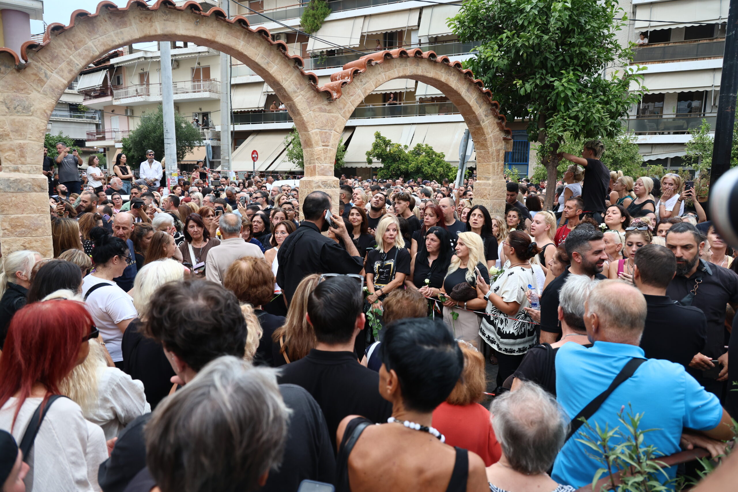 ΛΑΙΚΗ ΑΓΡΥΠΝΙΑ ΓΙΑ ΤΗ ΣΟΡΟ ΤΟΥ ΤΡΑΓΟΥΔΙΣΤΗ ΓΙΩΡΓΟΥ ΜΑΖΩΝΑΚΗ (ΠΑΝΑΓΟΠΟΥΛΟΣ ΓΙΑΝΝΗΣ /EUROKINISSI)