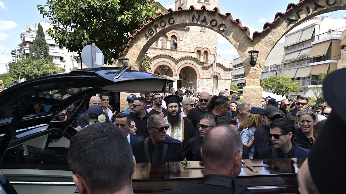 Γιώργος Μαζωνάκης: Ράγισαν και οι πέτρες στο τελευταίο χειροκρότημα από χιλιάδες κόσμου στη Νίκαια