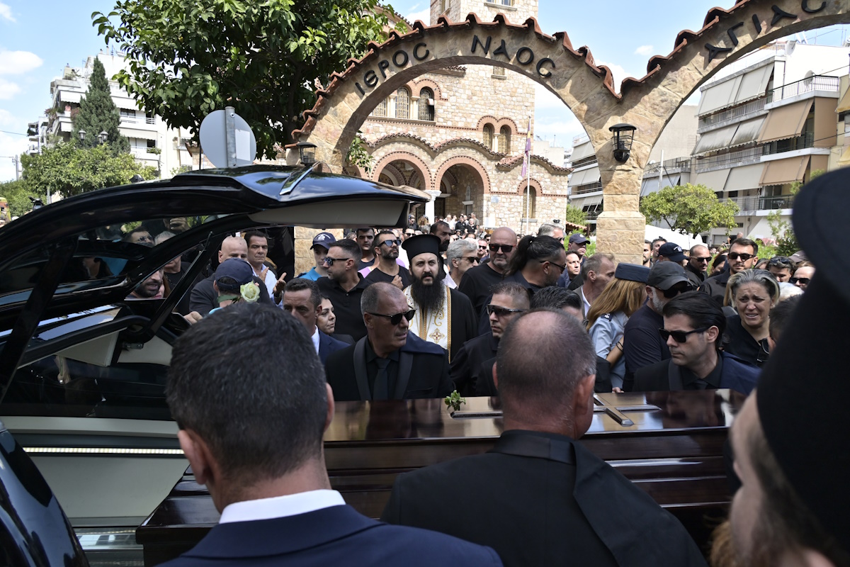 Γιώργος Μαζωνάκης: Ράγισαν και οι πέτρες στο τελευταίο χειροκρότημα από χιλιάδες κόσμου στη Νίκαια