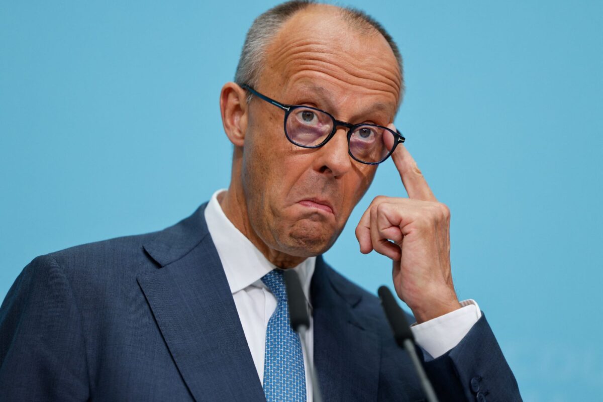 Politico: Το AfD θέλει να τελειώσει πολιτικά τον Μερτς – Σενάρια ακόμη και για αλλαγή καγκελαρίου