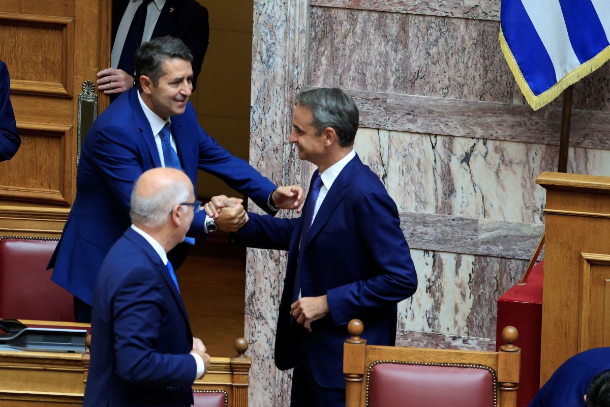 Ο Γιώργος Μυλωνάκης σε χειραψία με τον Κυριάκο Μητσοτάκη