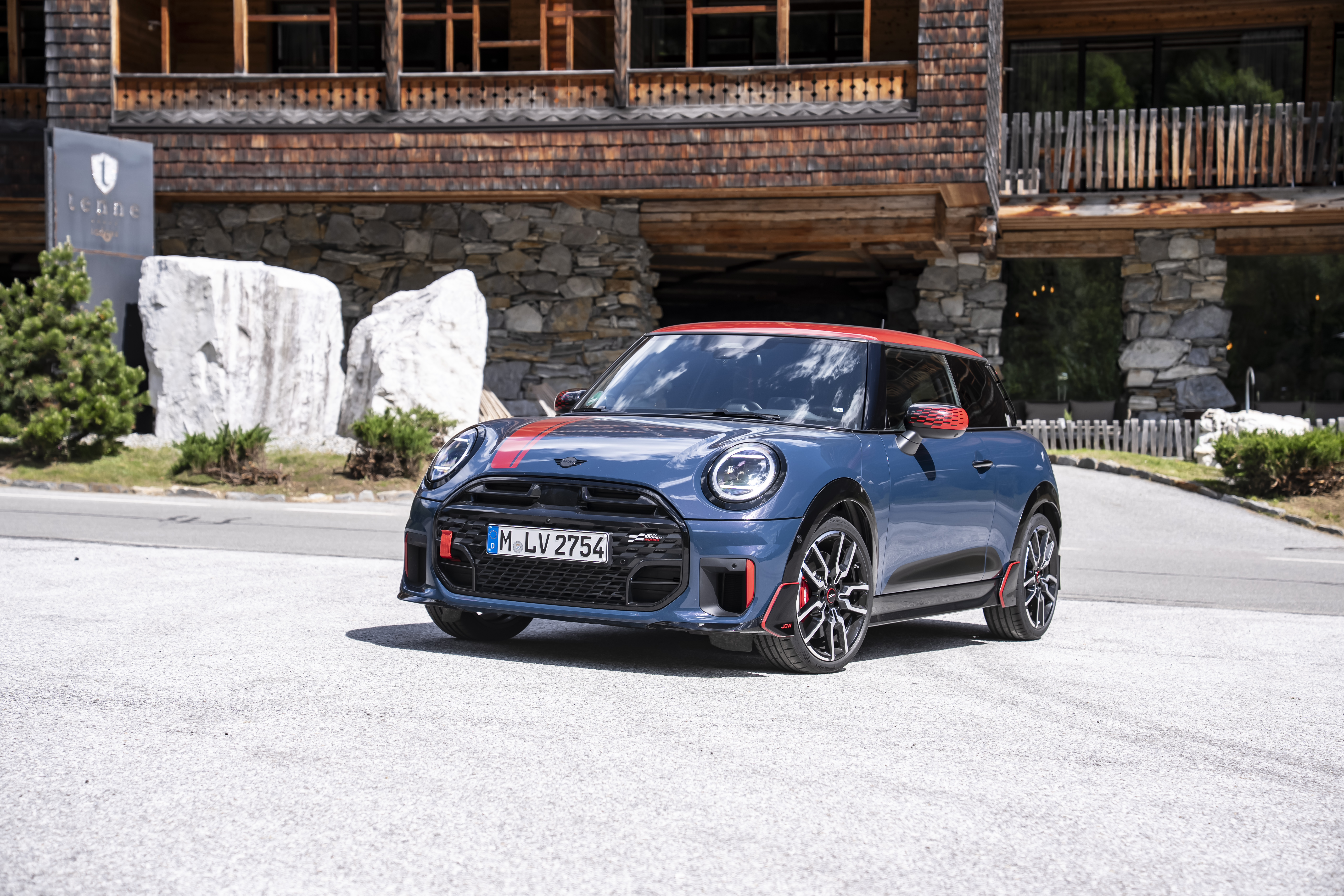 Τα γνήσια αξεσουάρ που κάνουν το MINI John Cooper Works ξεχωριστό