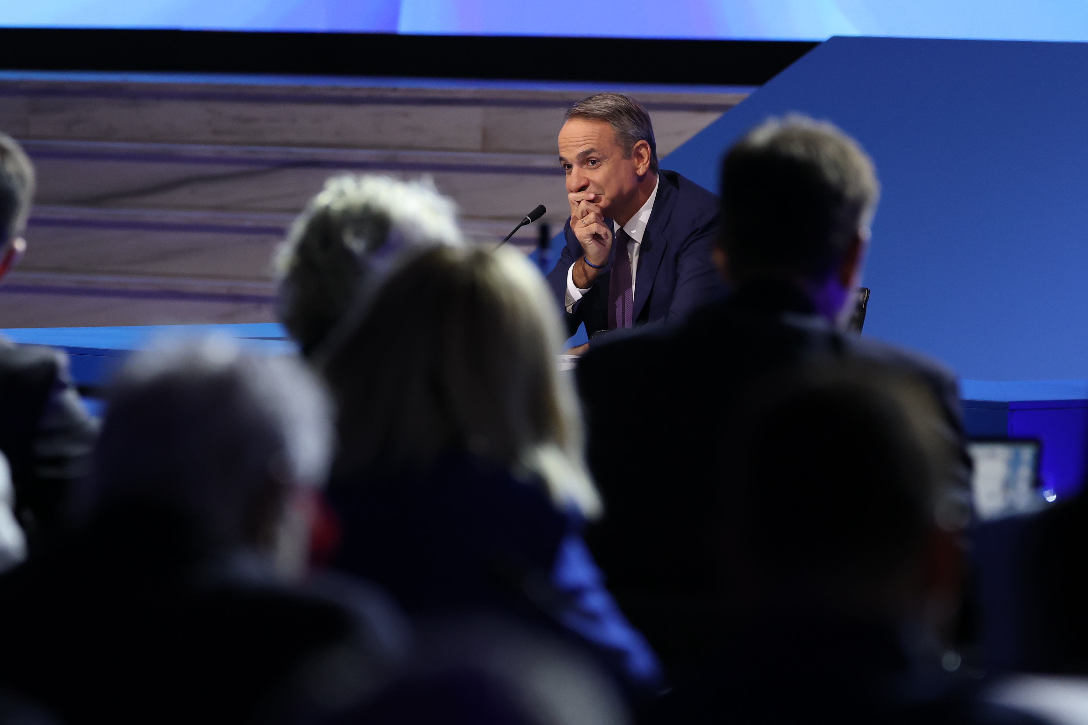 Τα απρόοπτα της συνέντευξης Μητσοτάκη στη ΔΕΘ: Ο ενθουσιασμός της δημοσιογράφου της Espresso και το παράπονο του Ριζοσπάστη