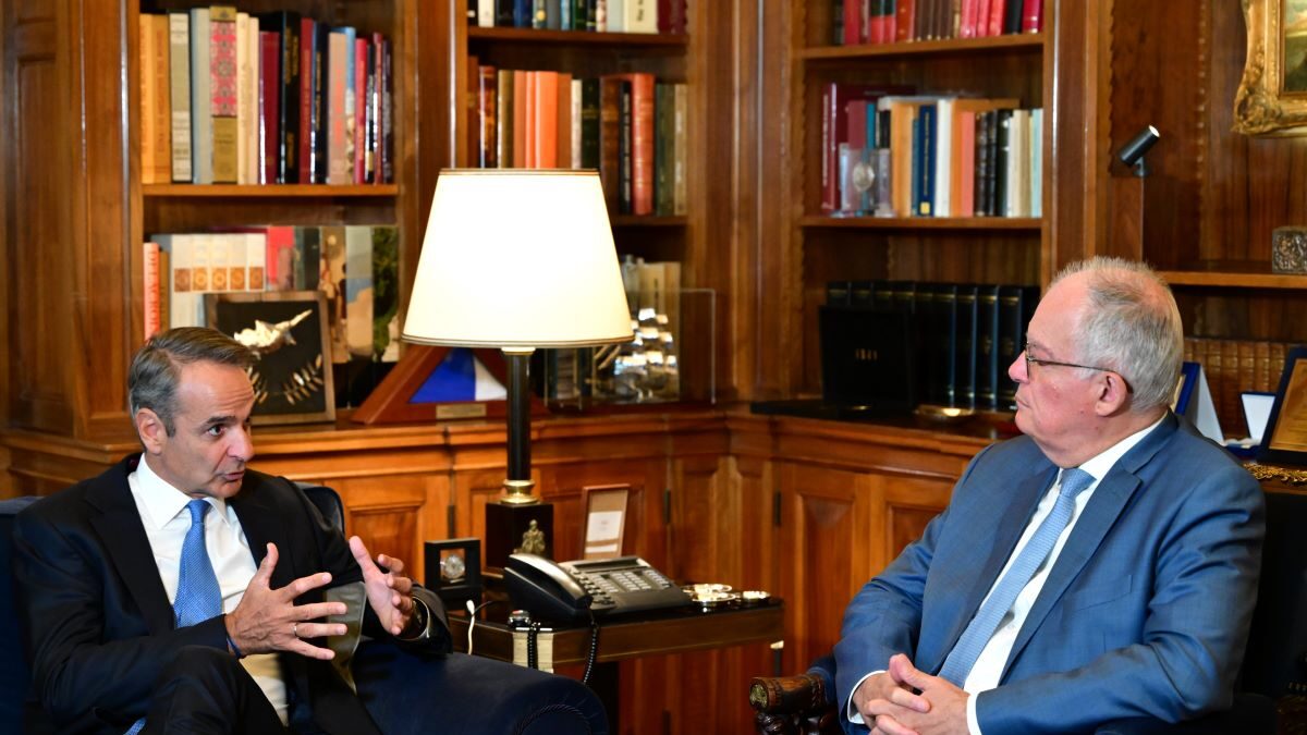 Ο Κυριάκος Μητσοτάκης με τον Κωνσταντίνο Τασούλα