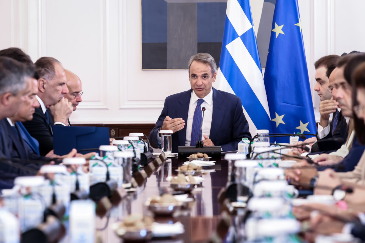 Ο Μητσοτάκης ανακοινώνει τα μέτρα για την ενέργεια: Μέχρι 20 λεπτά η ελάφρυνση στο diesel, θα αναπροσαρμόζεται ανά 15 ημέρες