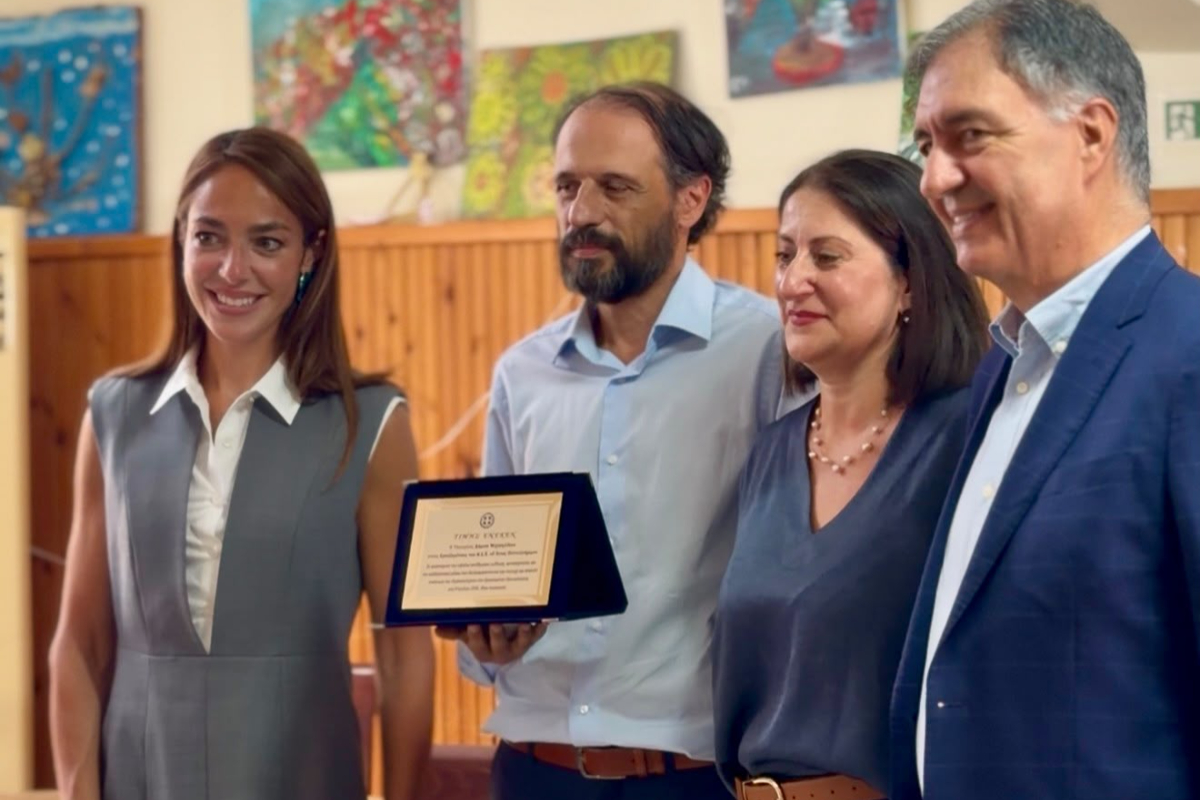 Δύο ξεχωριστές στιγμές για τη Δόμνα Μιχαηλίδου στη Θεσσαλονίκη: Η πλακέτα για τους 157 και το δώρο για τον γιο της