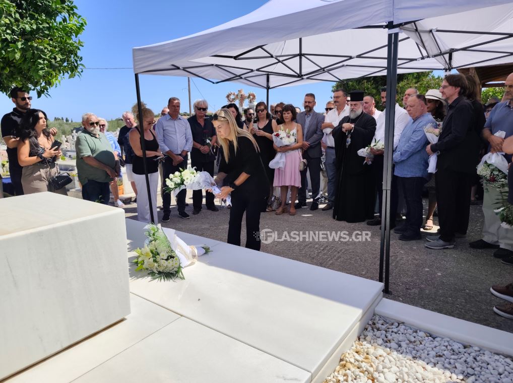 Το μνημόσυνο του Μίκη Θεοδωράκη / Φωτο flashnews.gr