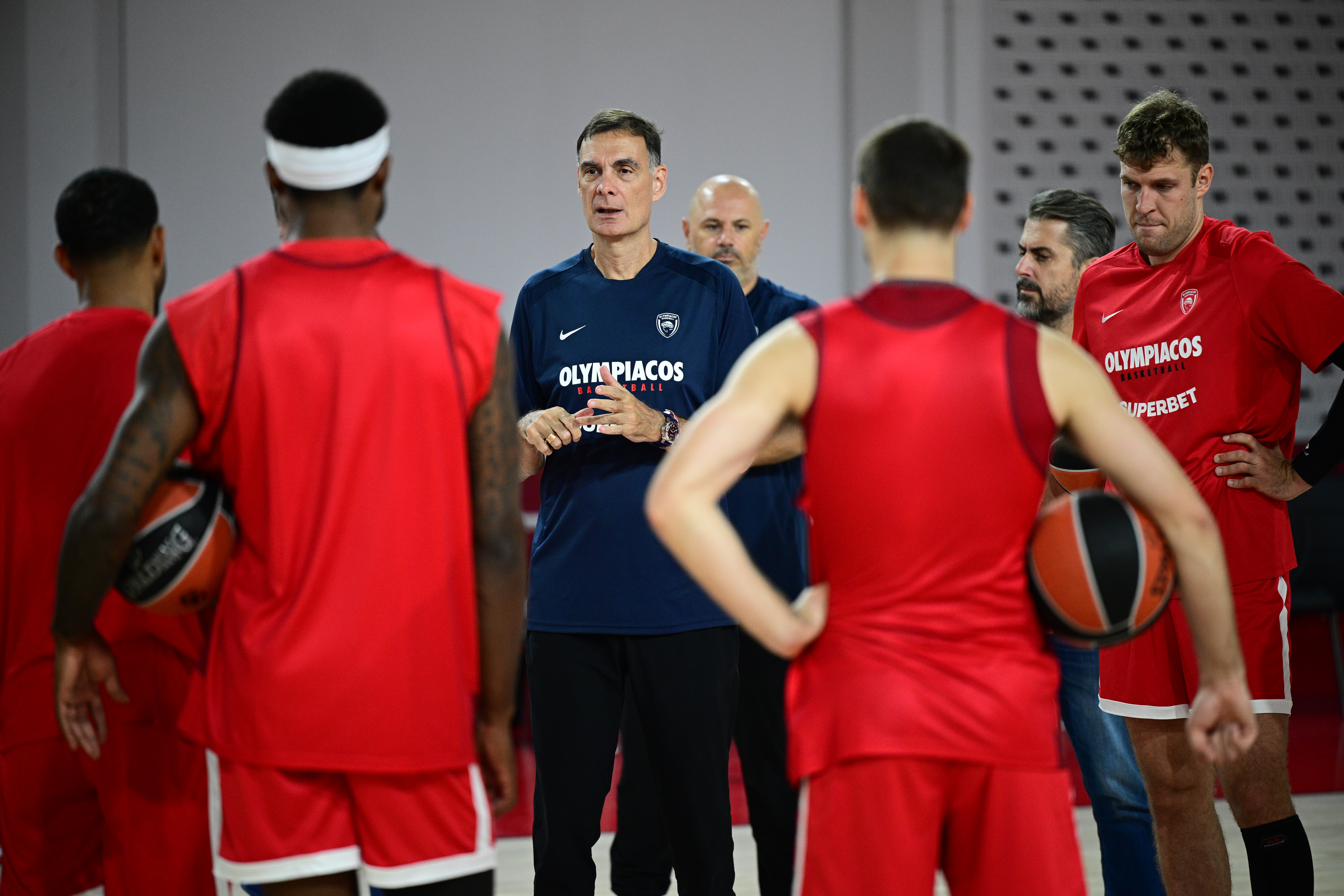 Γιώργος Μπαρτζώκας: «Ο λιγότερος χρόνος για προετοιμασία δυσκολεύει την χημεία των ομάδων»
