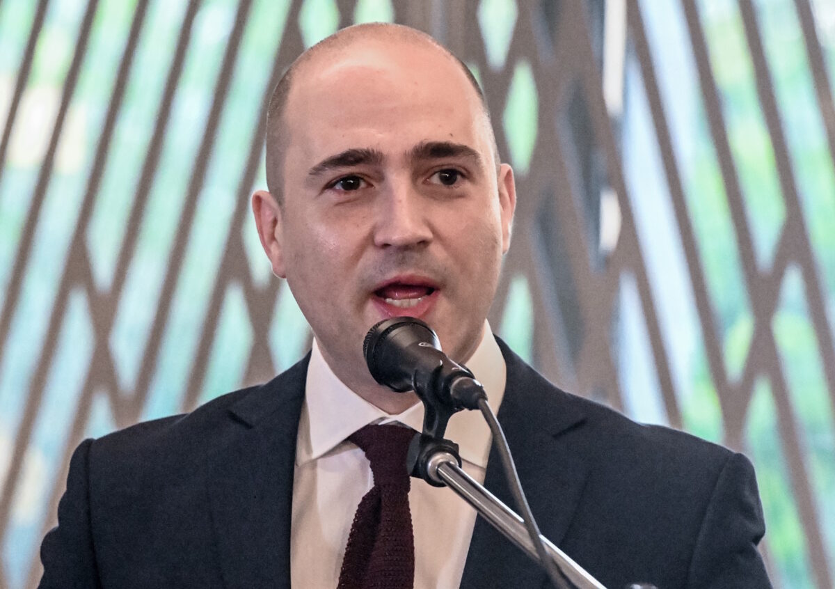 Ο Κωνσταντίνος Μπογδάνος για τον θάνατο του πατέρα του: «Έφυγε από τη ζωή μια ημέρα πριν από την πρεμιέρα μας»