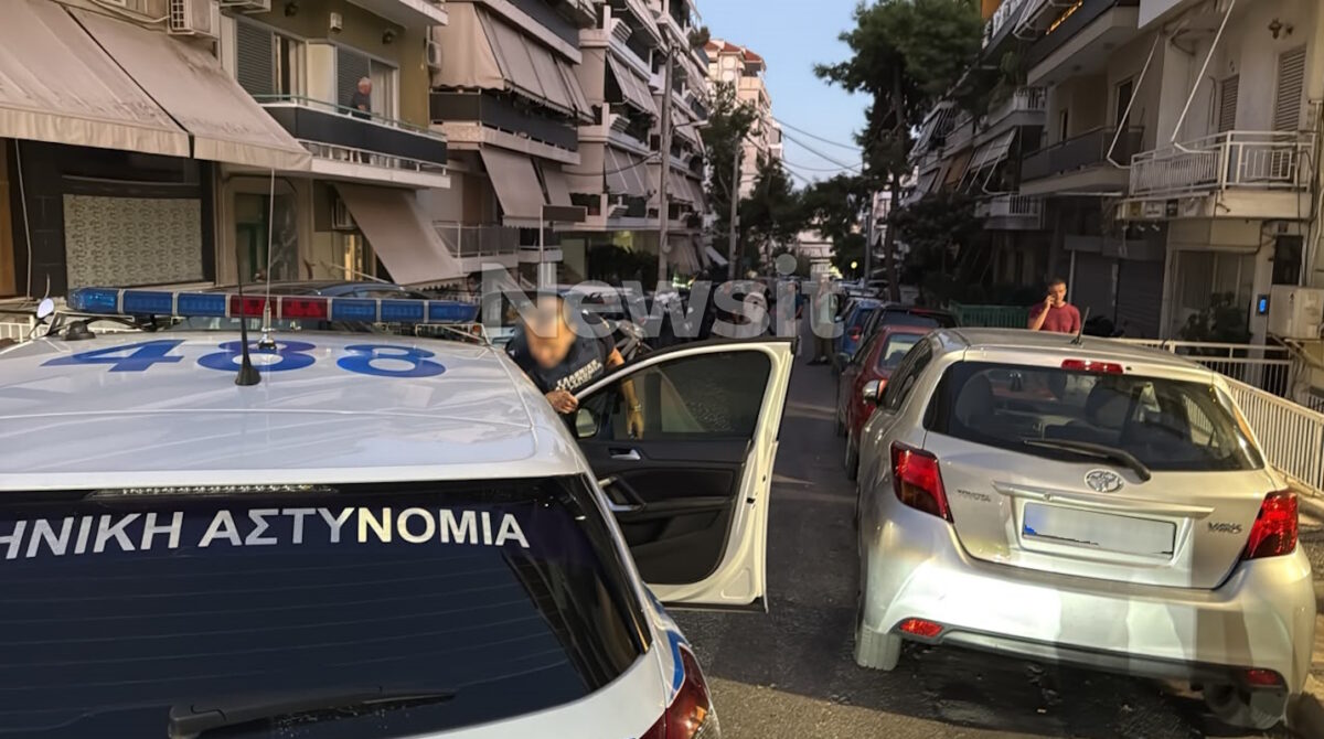 Συναγερμός στη Νίκαια: Οπλισμένος άνδρας κρατά όμηρο μια γυναίκα μέσα στο σπίτι του | Επικαιρότητα στο PlusTV.gr