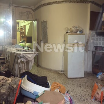 Νίκαια: Η περιγραφή της 44χρονης που την κρατούσε όμηρο ο σύντροφός της – «Δεν είχε πάρει τα φάρμακά του, απειλούσε να βάλει βόμβα»