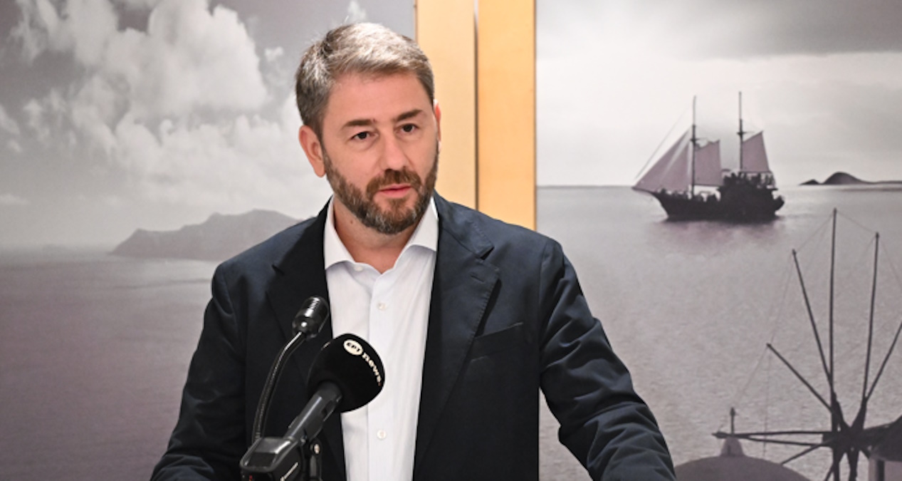 Ανδρουλάκης από Σαντορίνη: Απέναντι στα διλήμματα «Μητσοτάκης ή χάος» η απάντηση είναι πολιτική αλλαγή