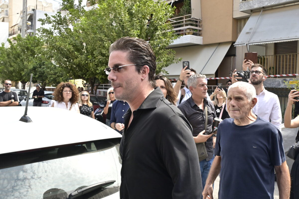 Ο Νίκος Οικονομόπουλος