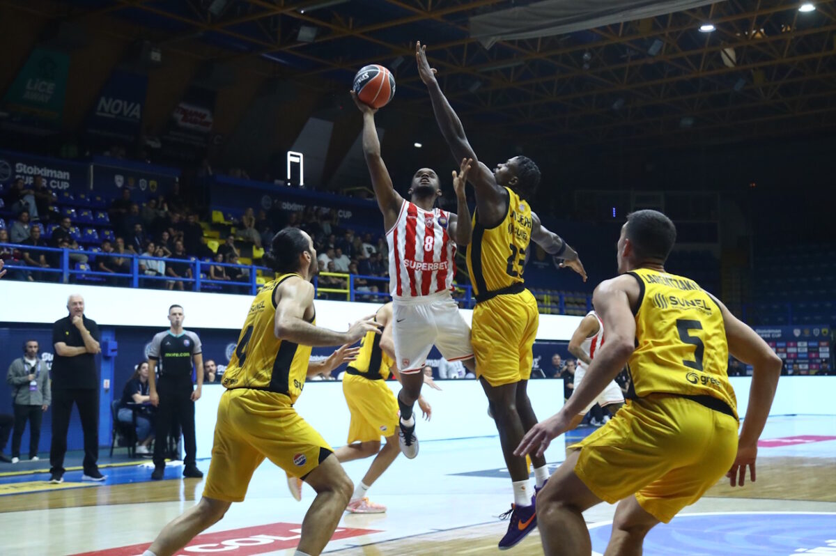 Ολυμπιακός - ΑΕΚ 93-80: Ερυθρόλευκη πρόκριση με Μοντέρο και Χολ στον τελικό του Super Cup στο μπάσκετ
