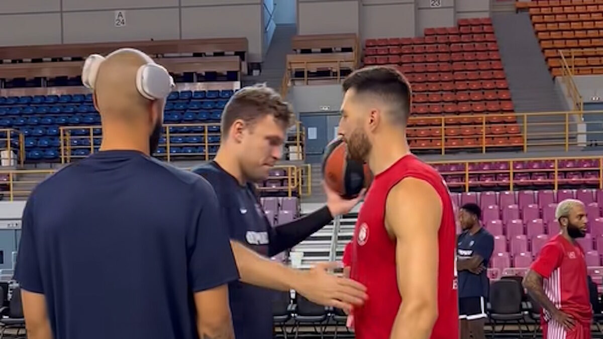 Ολυμπιακός: «Mια φορά κόκκινοι, για πάντα κόκκινοι» πόσταρε η ερυθρόλευκη ΚΑΕ για τη συνάντηση με Πίτερς και Ράιτ