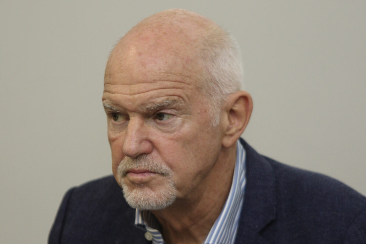 Εκδηλωση με θεμα ##«Η Λαϊκή Επιμόρφωση και η Αυτομόρφωση ως πράξη Δημοκρατίας (1982-1987): Πιάνουμε το νήμα από την αρχή» αφιερωμένη στο θεσμό της Λαϊκής Επιμόρφωσης, όπως λειτούργησε στην περίοδο 1982-1987. ##Παραλληλα παρουσιαστηκε και ο σχετικός επετειακός τόμος από τις Εκδόσεις Αλεξάνδρεια που περιλαμβάνει τις ομιλίες, καθώς και τεύχη του περιοδικού «Αυτομόρφωση» Στην εκδηλωση μιλησαν ο Γιωργος Παπανδρεςου και ο Αλεξης Κόκκος (ΧΡΗΣΤΟΣ ΜΠΟΝΗΣ//EUROKINISSI)