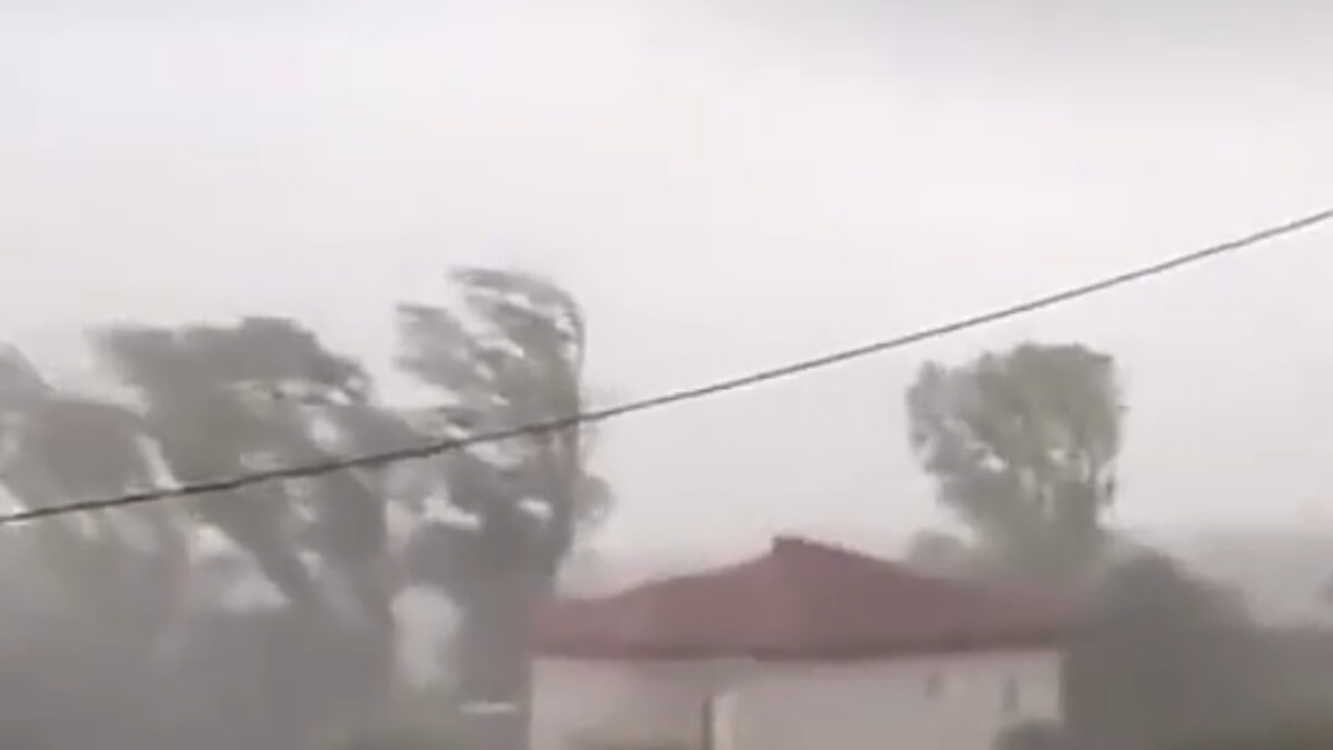 Θυελλώδεις άνεμοι σε χωριά στην Πάργα