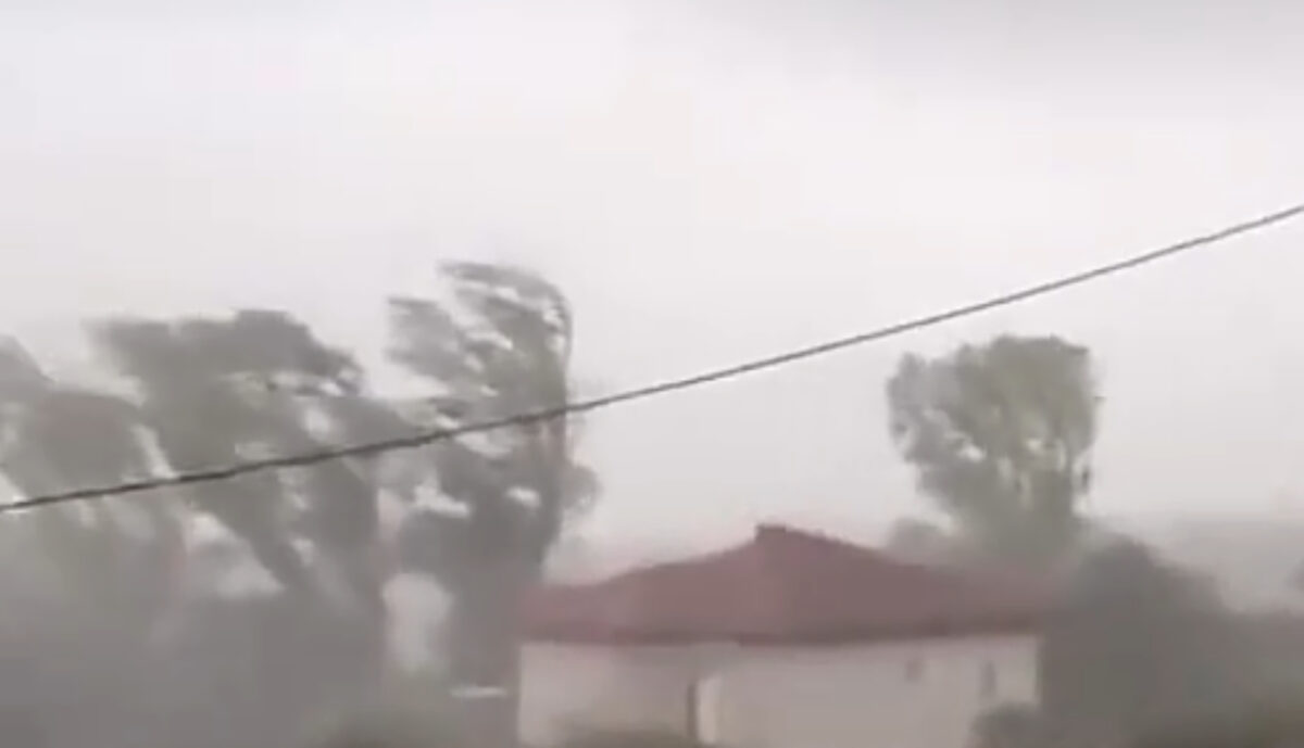 Θυελλώδεις άνεμοι σε χωριά στην Πάργα