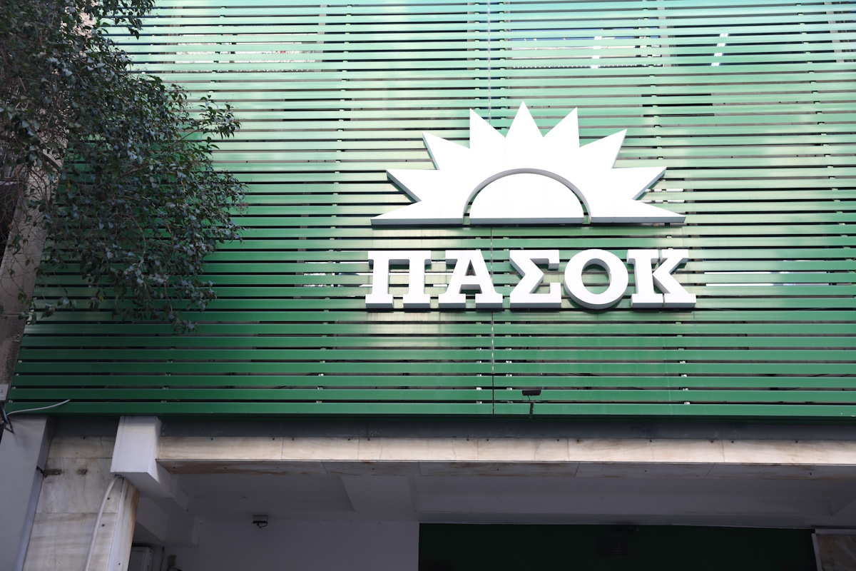 ΠΑΣΟΚ για ομιλία Τσίπρα στη Θεσσαλονίκη: Επέστρεψε στον τόπο του εγκλήματος με νέες αυταπάτες - Ψαρεύει στα θολά νερά χωρίς πυξίδα