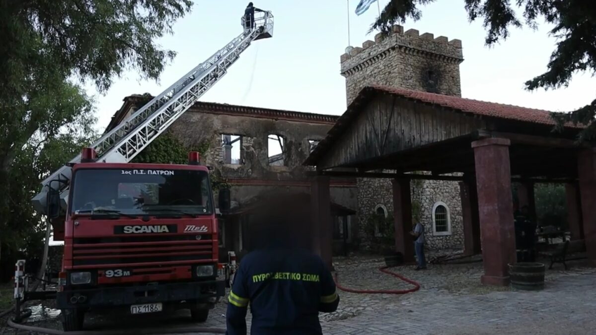 «Achaia Clauss»: Η εικόνα της καταστροφής από τη φωτιά στο εμβληματικό οινοποιείο της Πάτρας – Ματαιώθηκε ο «Ανοιχτός Τρύγος»