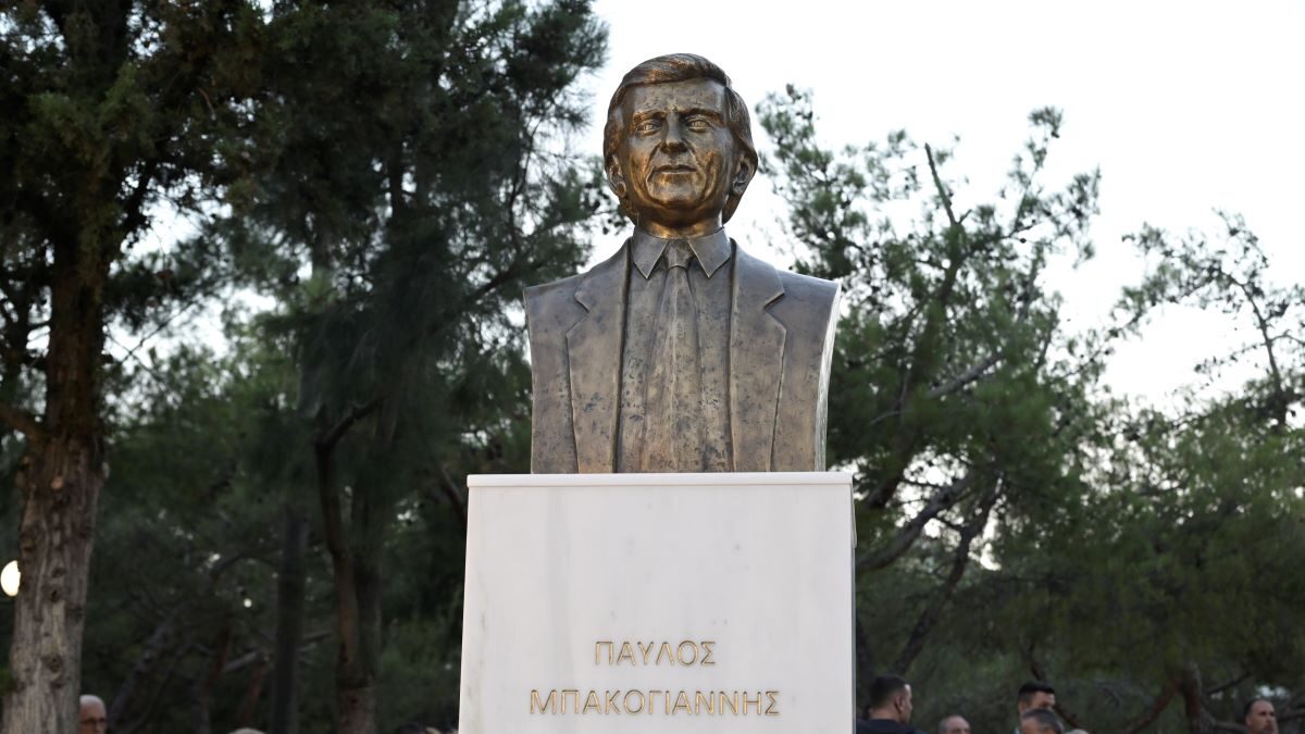 Προτομή του Παύλου Μπακογιάννη
