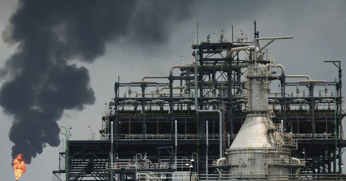 Πετρέλαιο: Το Brent κάτω από τα 100 δολάρια ανά βαρέλι – Οι τρεις καταλύτες που αλλάζουν την κατάσταση στην αγορά Πετρέλαιο: Το Brent κάτω από τα 100 δολάρια ανά βαρέλι – Οι τρεις καταλύτες που αλλάζουν την κατάσταση στην αγορά