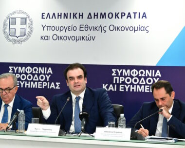 Ο Υπουργός Εθνικής Οικονομίας και Οικονομικών, Κυριάκος Πιερρακάκης, ο Αναπληρωτής Υπουργός Νίκος Παπαθανάσης και οι Υφυπουργοί Θάνος Πετραλιάς και Δημήτρης Μαρκόπουλος, σε συνέντευξη τύπου για την εξειδίκευση των μέτρων που ανακοίνωσε στη Θεσσαλονίκη, από το βήμα της 90ής ΔΕΘ, ο Πρωθυπουργός Κυριάκος Μητσοτάκης. Δευτέρα 7 Σεπτεμβρίου 2026
