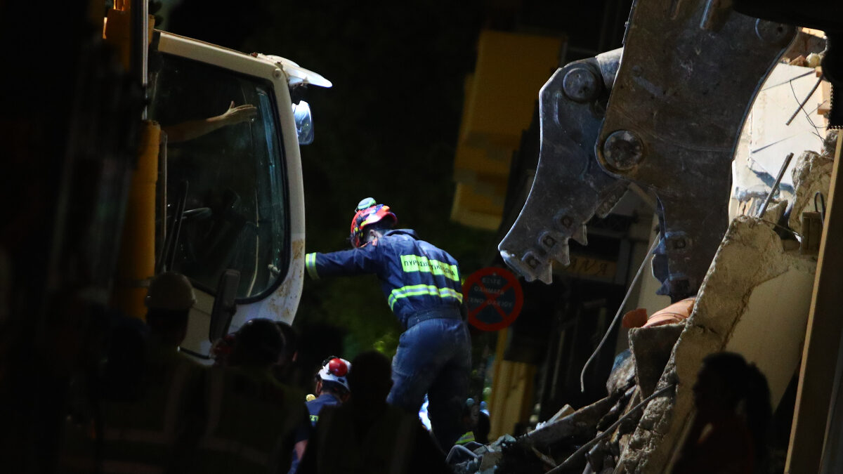 Έρευνες στο κτίριο που κατέρρευσε