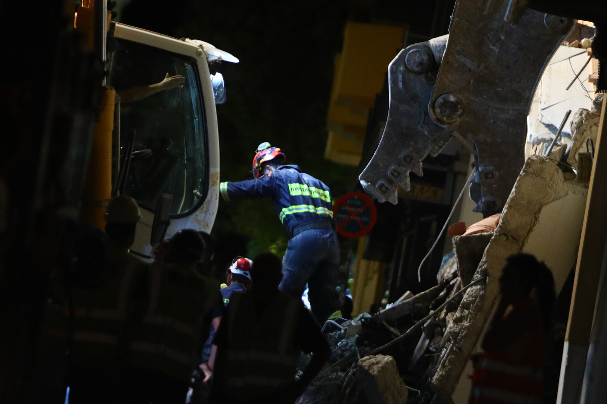 Έρευνες στο κτίριο που κατέρρευσε
