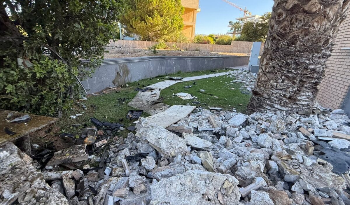 Τροχαίο στην Ποσειδώνος με τους 3 νεκρούς: «Ακούστηκε φρενάρισμα και ένα μπαμ – Η μηχανή του οχήματος είχε αποκολληθεί και καιγόταν»