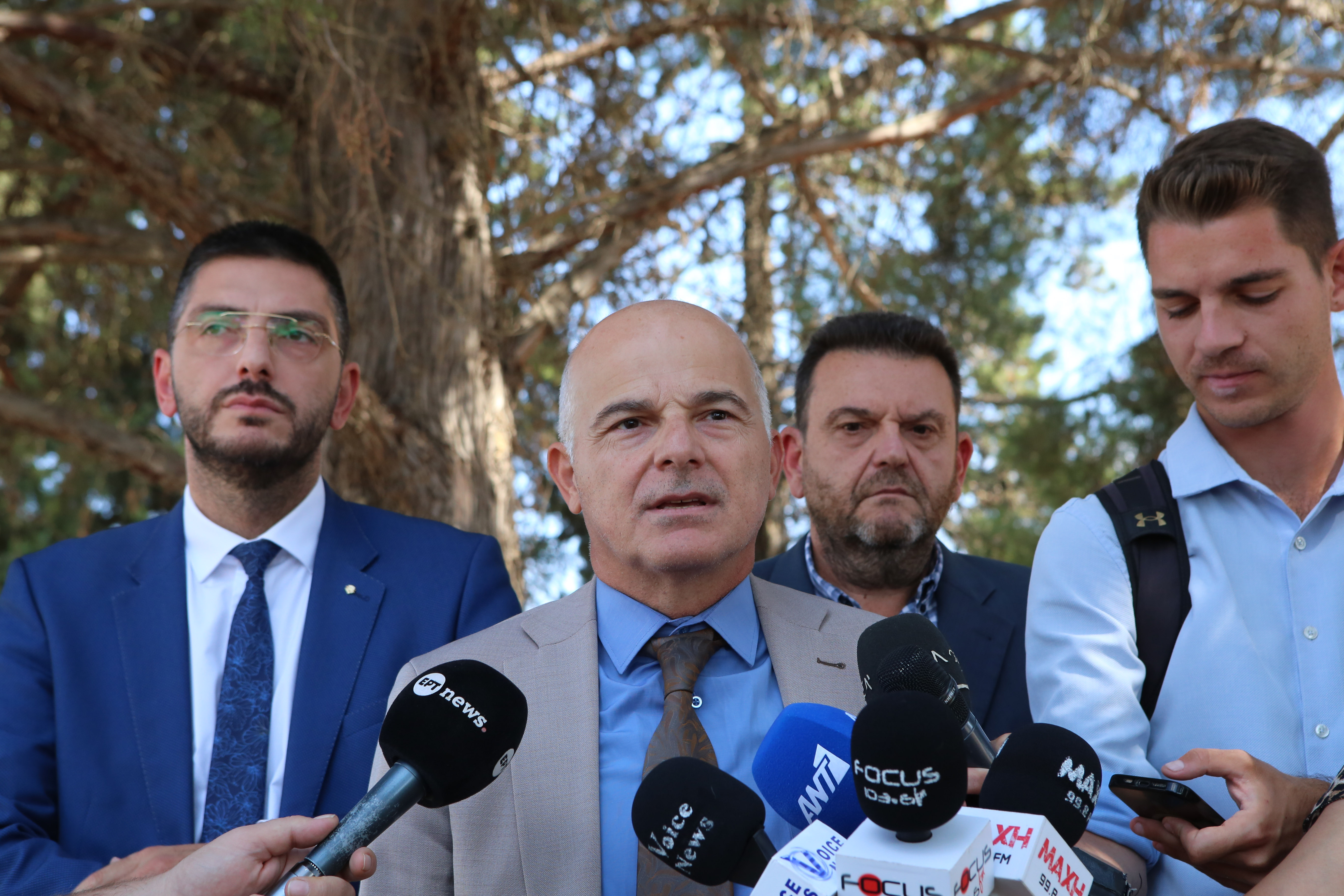 Δίκη για τα Τέμπη: Επεισόδιο του πατέρα της Μάρθης με συγγενείς μηχανοδηγών – «Λες ψέματα, θα απαντήσω λέξη προς λέξη»