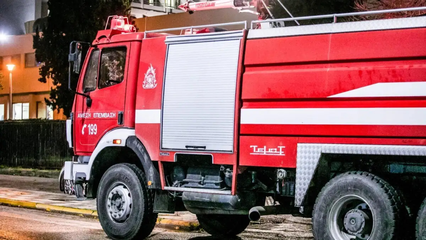 Εκκενώθηκε προληπτικά ξενοδοχείο με 70 ένοικους στον Πειραιά μετά την εμφάνιση καπνών