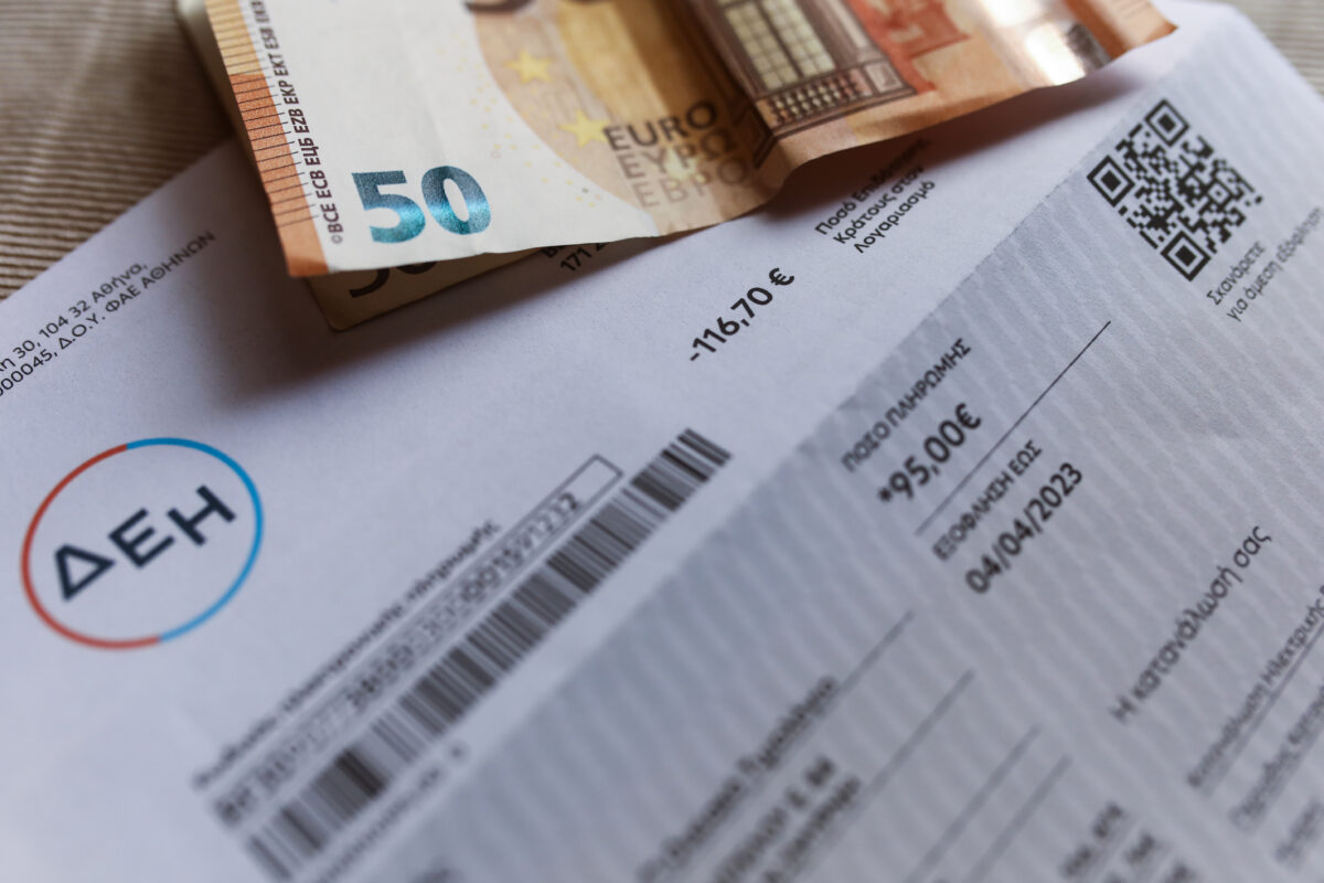 Ρεύμα: Στο μισό οι χρεώσεις ΥΚΩ για 6 εκατ. παροχές – Στόχος της κυβέρνησης η μείωση των λογαριασμών κατά 30%